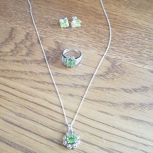 Gorgeous flower Necklace/Earrings/Ring set